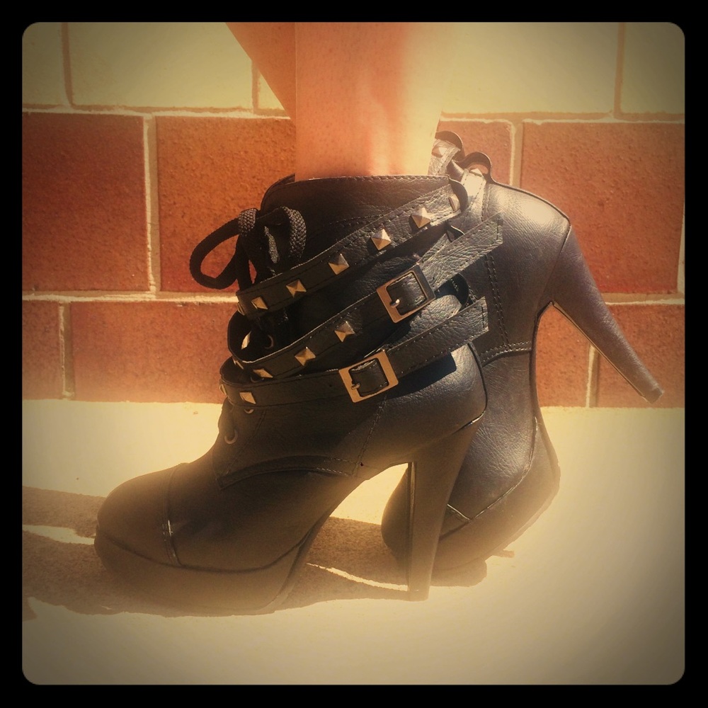 These boots were made for Robin